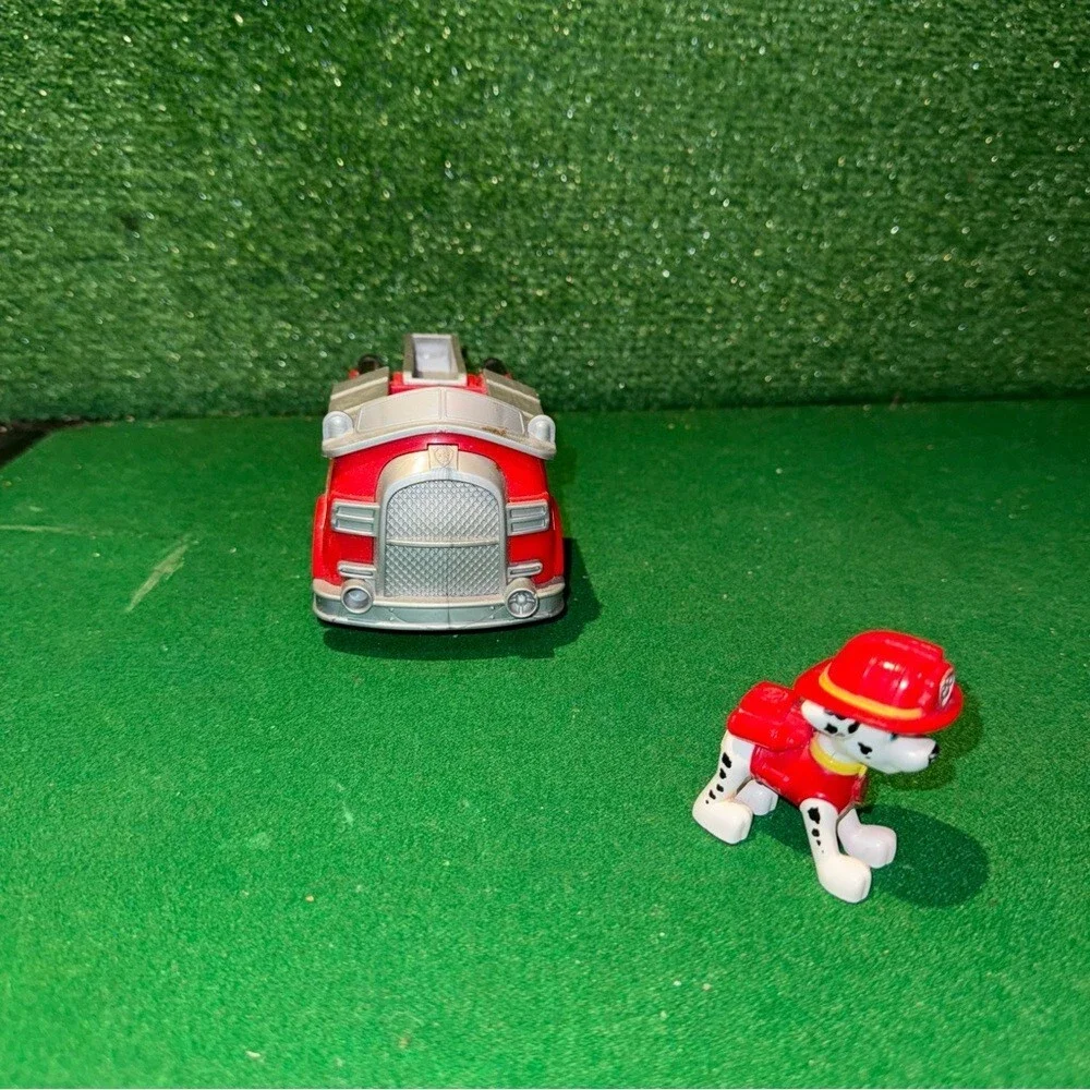 PAW Patrol, Marshall’s Fire Engine Vehicle with Collectible Figure‎